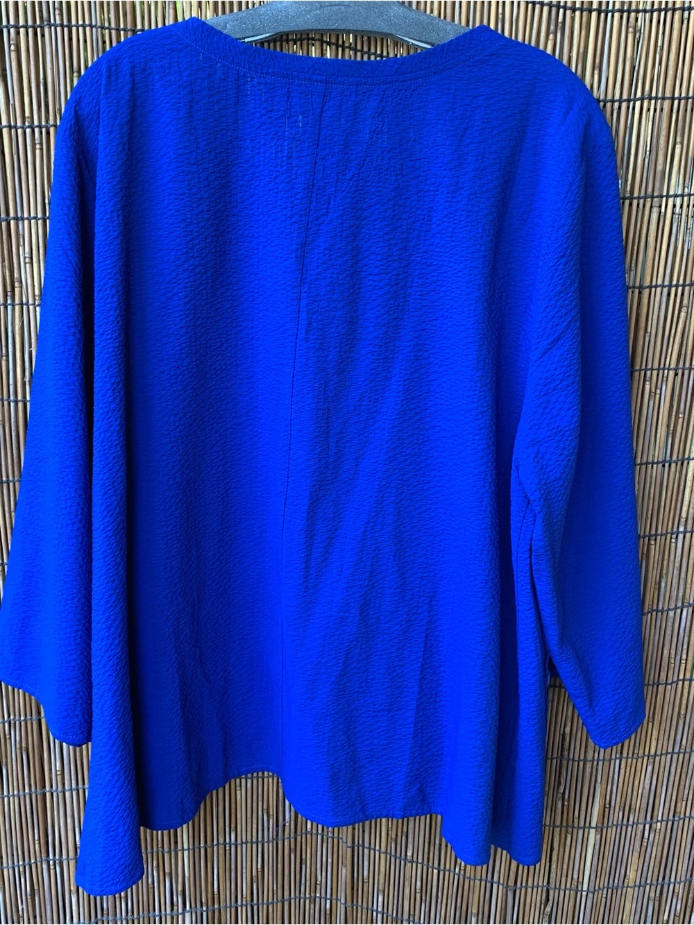 Habitat Button-Front Textured Top in Royal Blue XXL - Picture 2 of 5